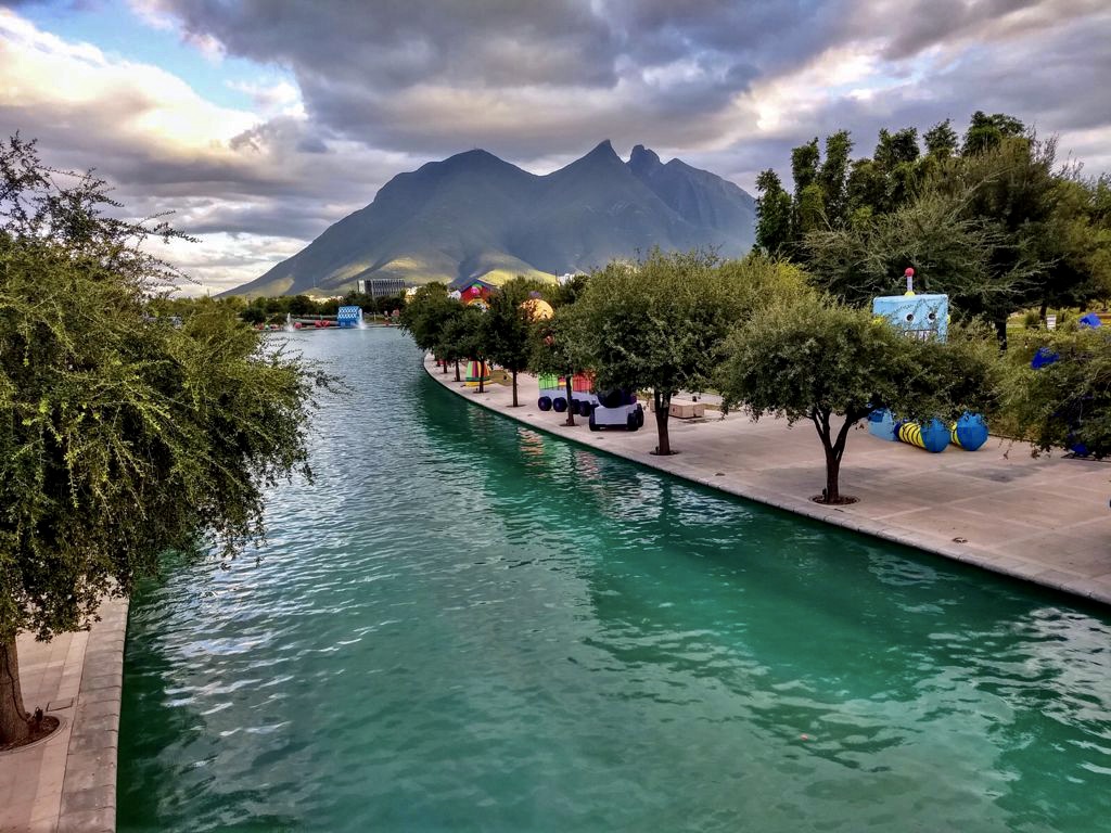 Atardecer Mágico, paseo Santa Lucía en Monterrey