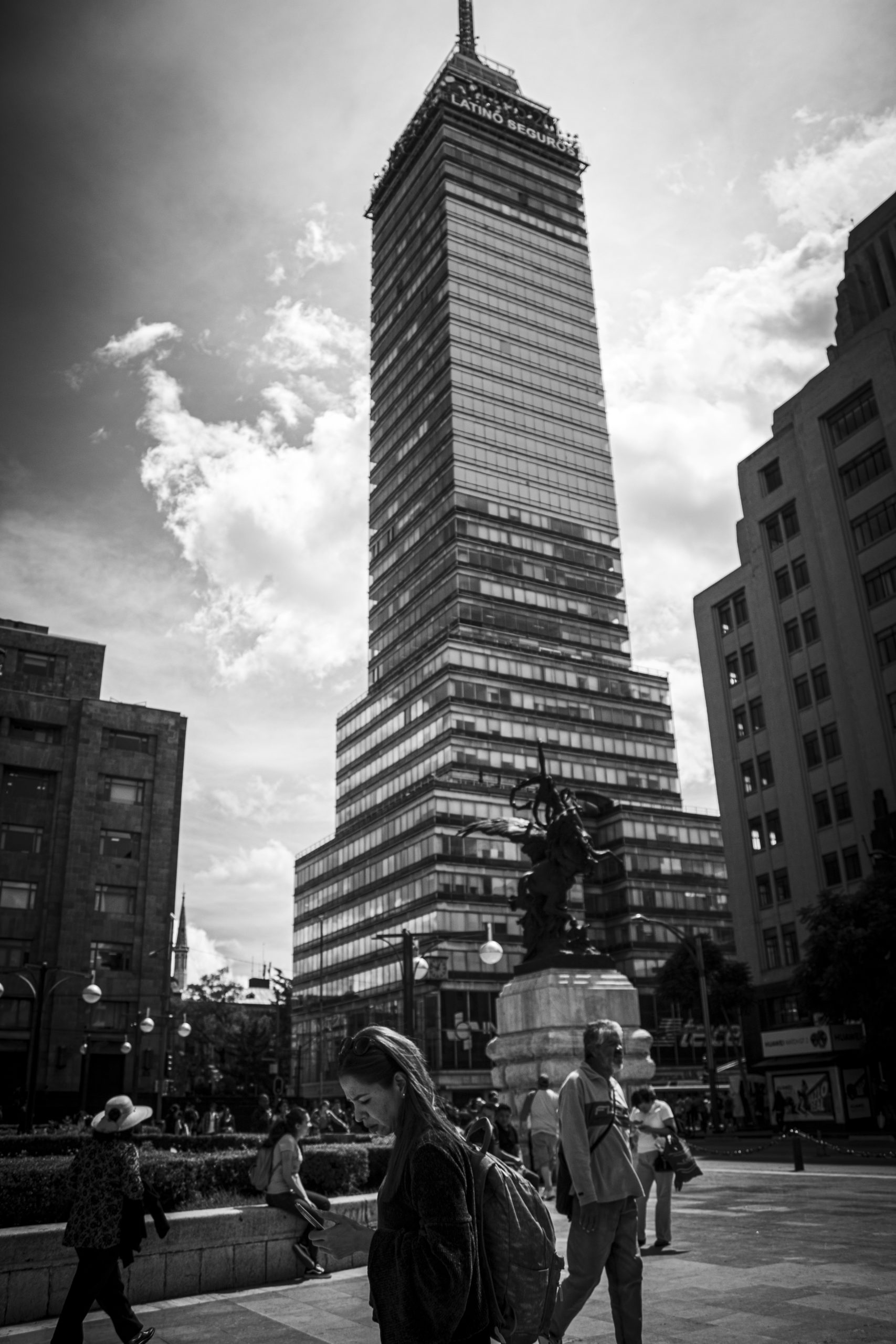 Torre Latino en Blanco y negro